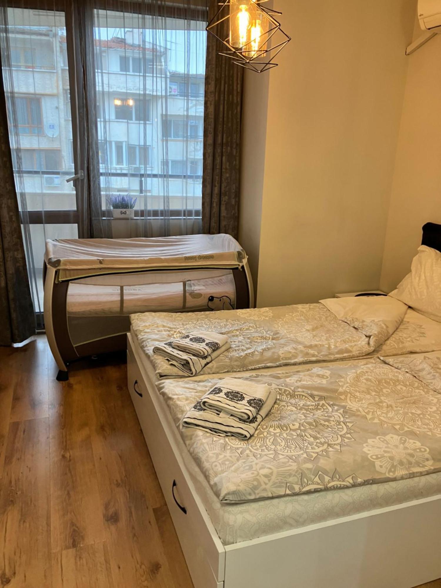 Joy Apartment Burgas Center Private Parking Dış mekan fotoğraf